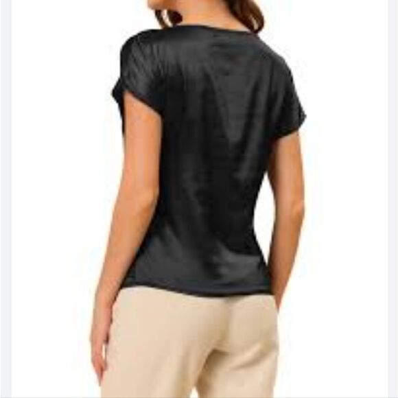 BRAND NEW LIZ CLAIBORNE CAP SLEEVE SILKY BLOUSE  ROUND NECK PLEATED CASUAL TOP - Picture 1 of 15